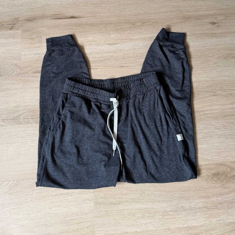Vuori performance joggers